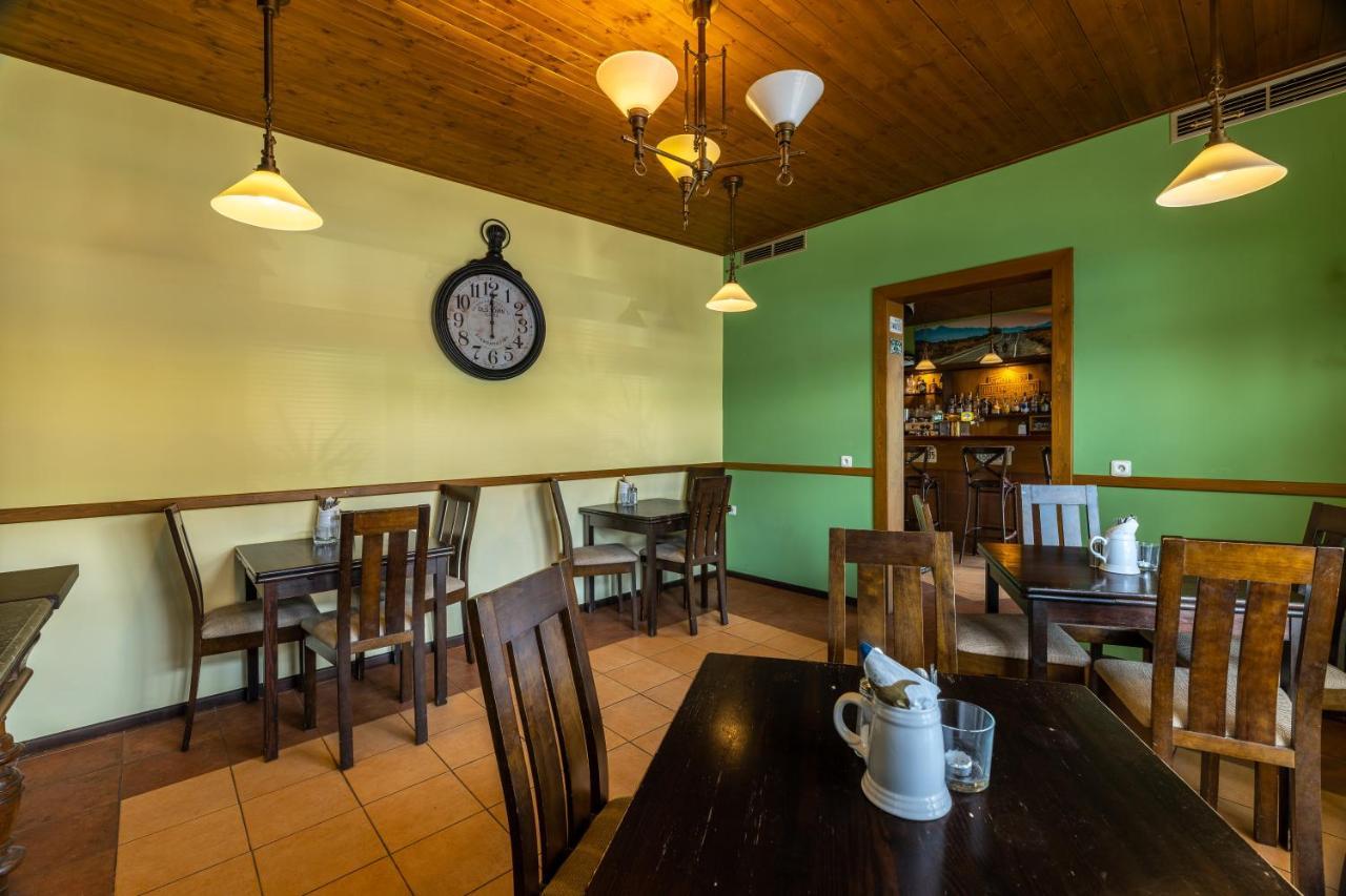Penzion Rodos - Cafe Prag Dış mekan fotoğraf