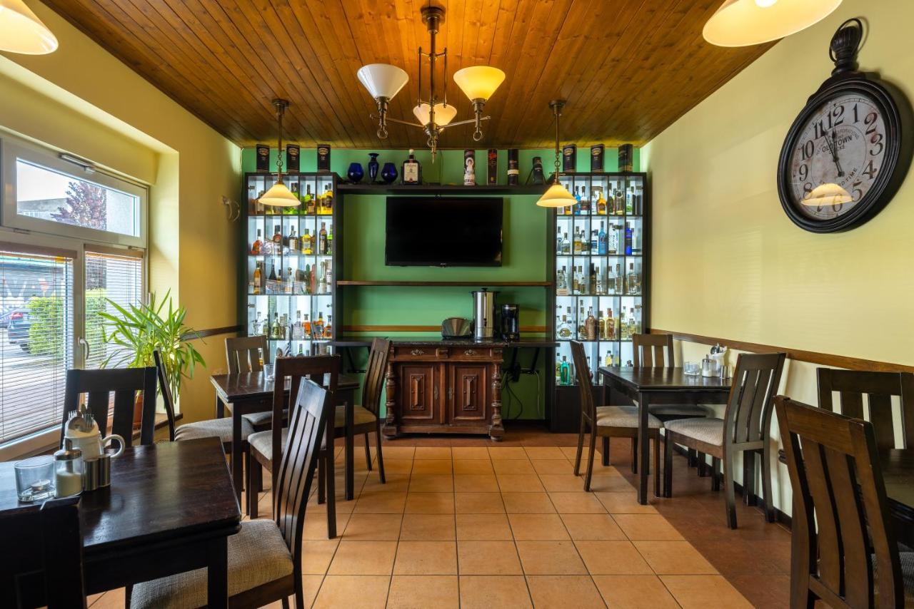 Penzion Rodos - Cafe Prag Dış mekan fotoğraf